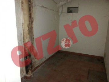 Mizerie de stat! Unde l-a trimis primul ministru să stea pe fostul preşedinte al României